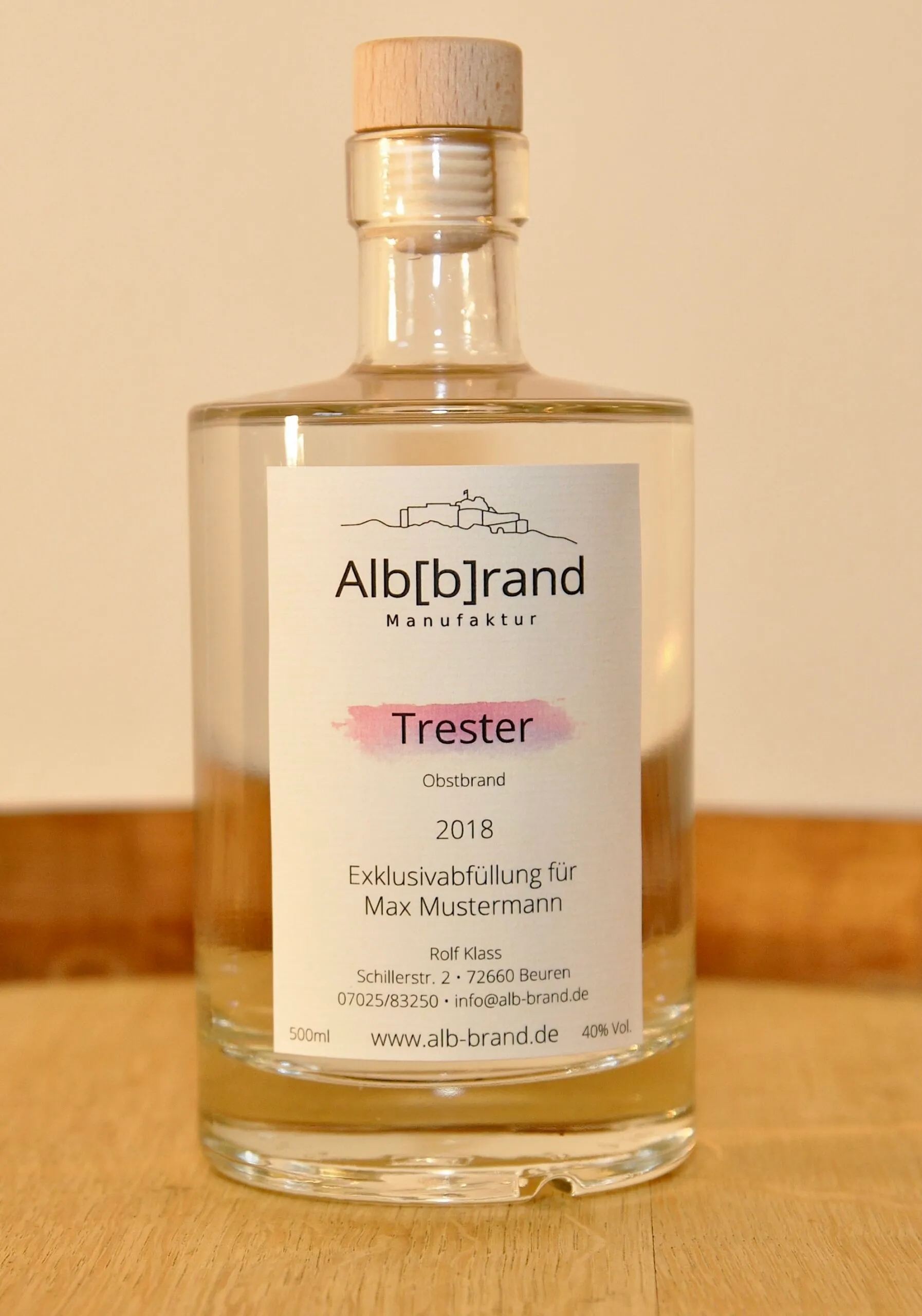 Flasche Tresterbrand mit personalisiertem Etikett